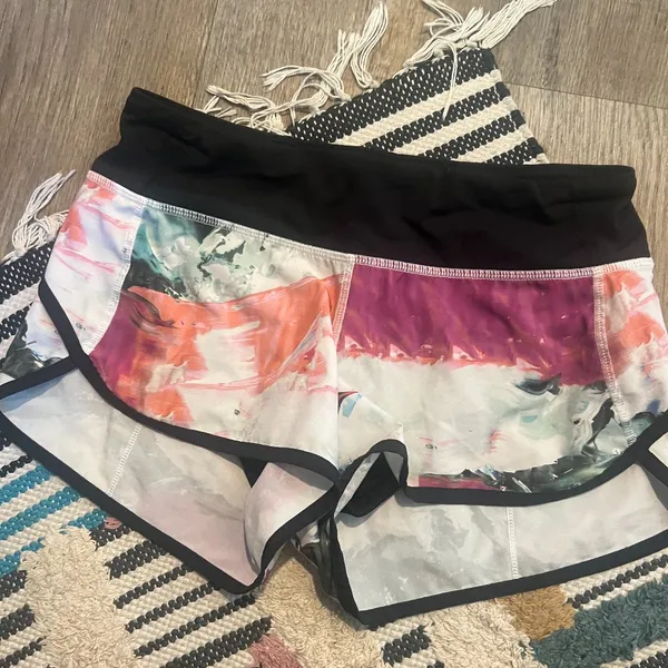 Lululemon speed short‎ in size 4 - Image 3