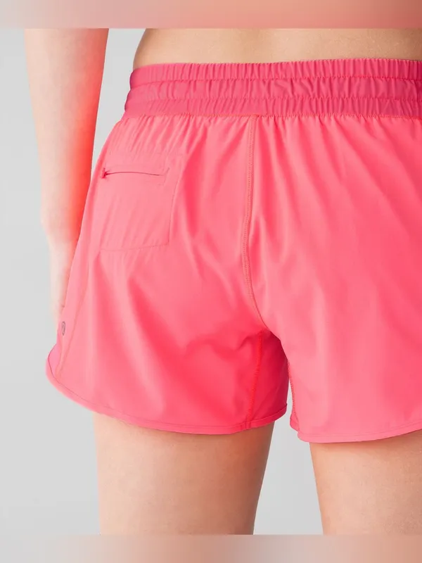 Lululemon Hotty Hot Short Flash Light 2.5” Size 10 - Image 5