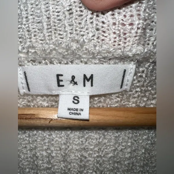 E & M Knitted V-Neck Sweater Color Block Women’s‎ Size Small - Image 3