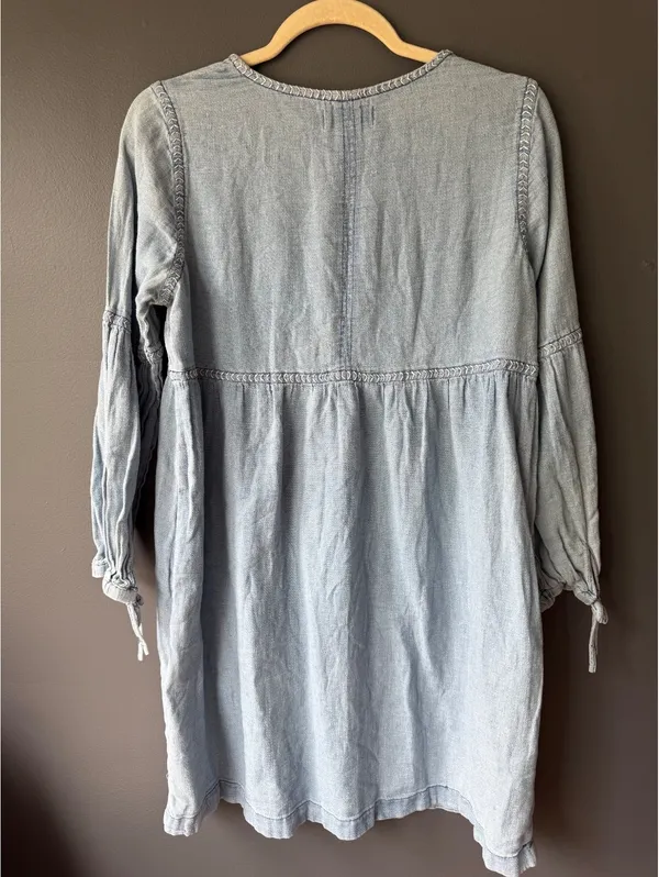 Madewell Light Wash Denim Dress with Long Sleeves and Tie Cuffs - Image 2