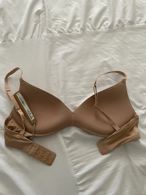 SKIMS wireless form push up plunge bra - Image 6
