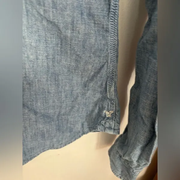 American Eagle Outfitters Distressed Chambray Button Down Size S - Image 5
