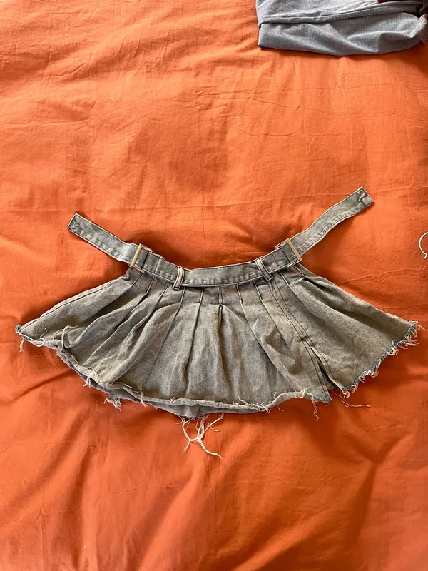 FashioNova pleated denim mini skirt - Image 3
