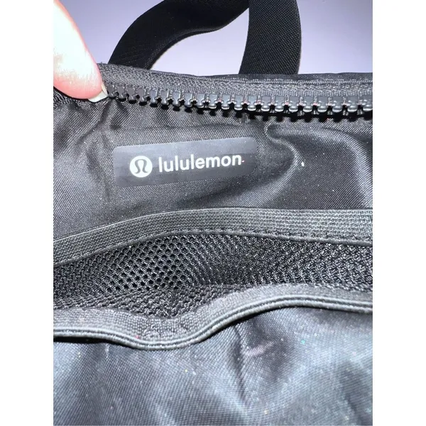 Lululemon Everywhere Belt Bag black yoga exercise - Image 5