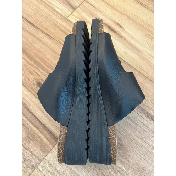 DNA Footwear Black Leather Platform Buckle Slide Sandals Gold Buckles Size 38 - Image 7