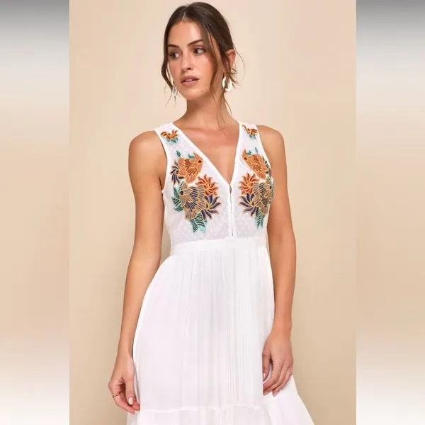 Lulu's XXS Maxi Dress White Embroidered Floral Vacation Cottage Coastal Boho - Image 5