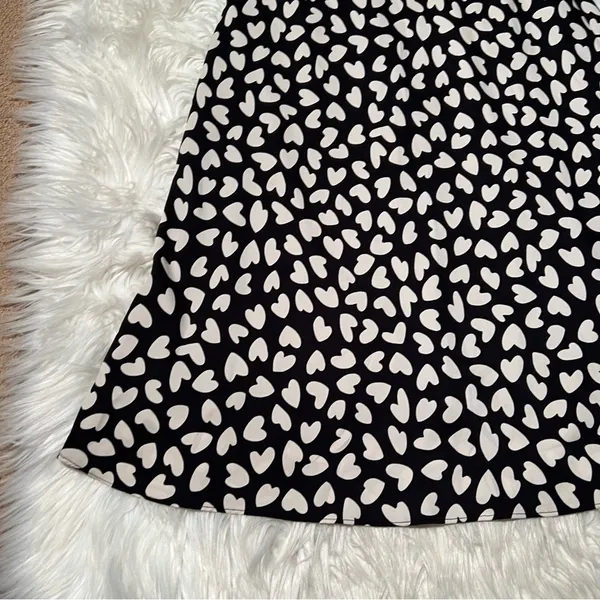 Ann Taylor Women's Size XS Pull On‎ A-Line Skirt Black White Heart Print Midi - Image 4