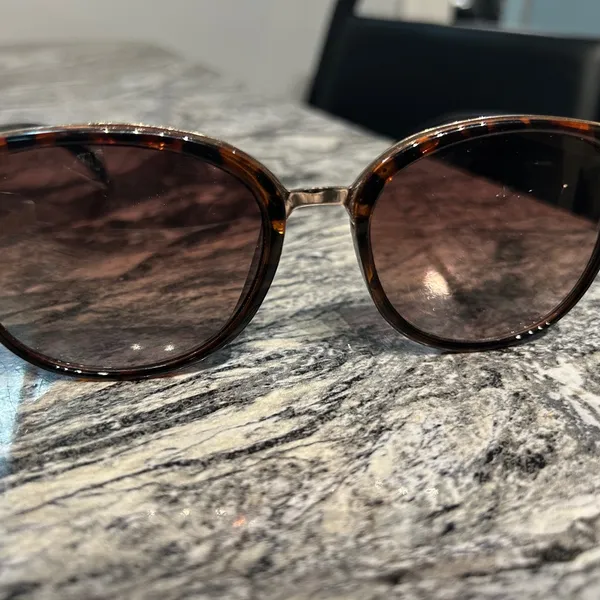 Tortoise Shell Sunglasses Brown - Image 3