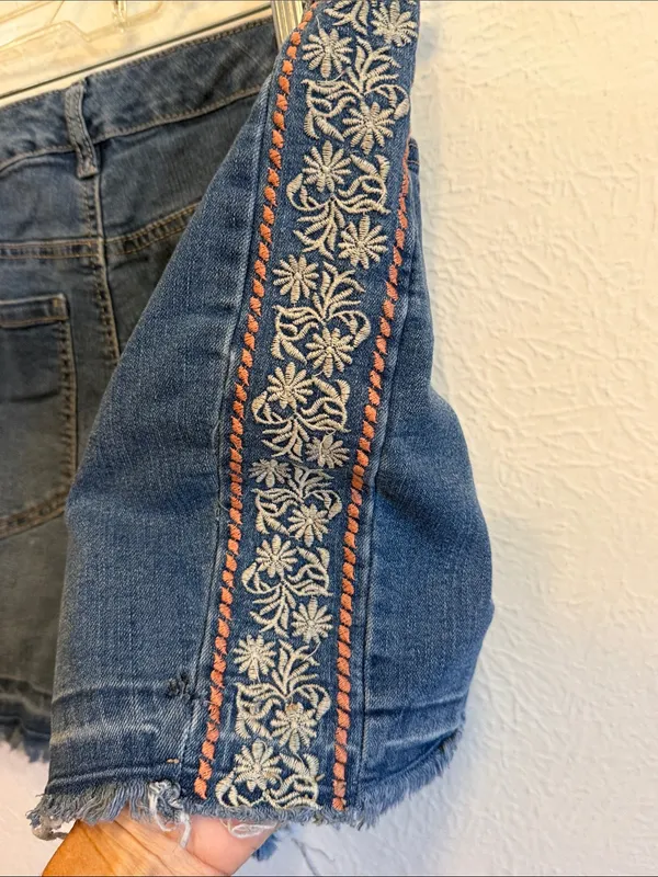 🔵🔵🔵3 for 13$🔵🔵🔵Denim Frayed Hem Women’s Shorts - Blue-14w - Image 5
