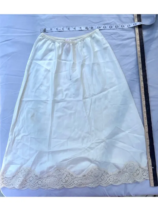 Vintage Lady Lynne Half Slip W/Lace Hem Nylon Blend Made In USA Size Small 21q - Image 2