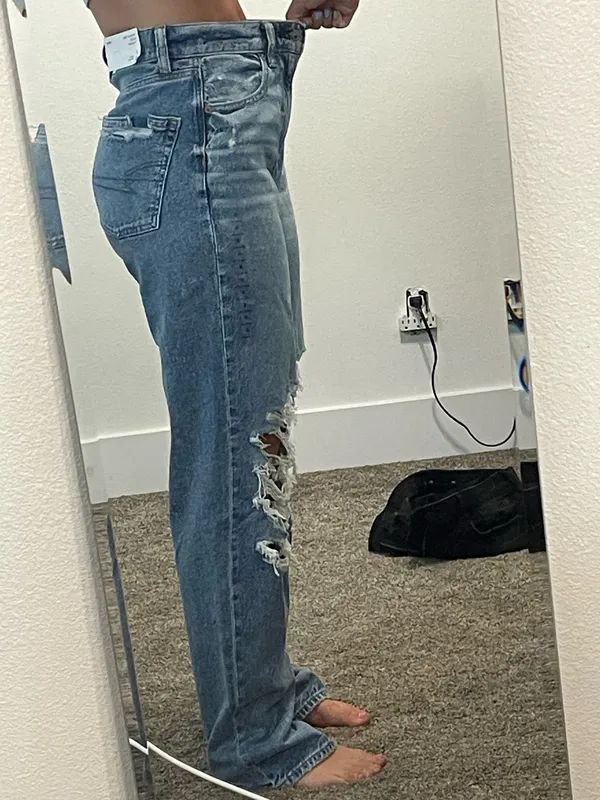 American Eagle Ripped Baggy High-Waisted Jeans - Image 5