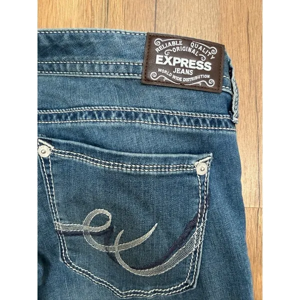 Express Bell Flare Low Rise Stretch Jeans Women's Size 10R Medium Wash Y2K Bootc - Image 8