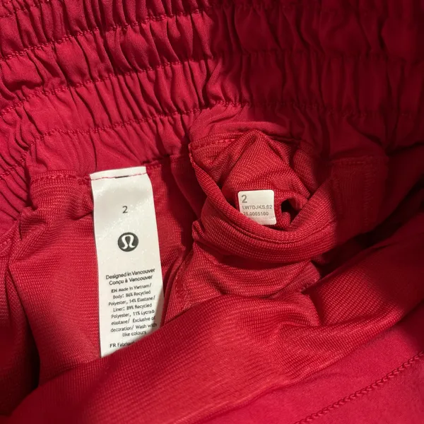 Lululemon hotty hot shorts pink dragonfruit size 2 New with tag - Image 4