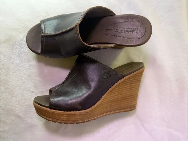 Timberland Women’s Black Leather Wedge Slide Sandals - Image 9