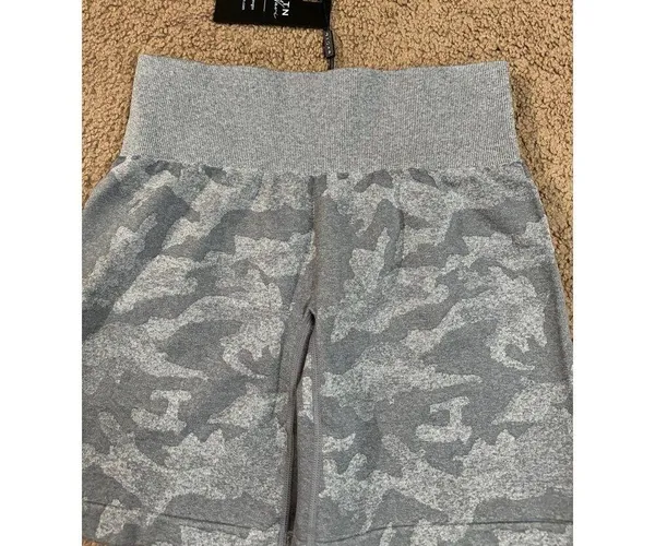 NVGTN NWT Seamless Shorts Size Medium Gray Camo - Image 6