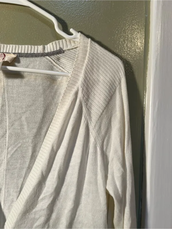 SO Women’s Size Large Cardigan Sweater Button Front V-Neck Cream White Pockets - Image 5