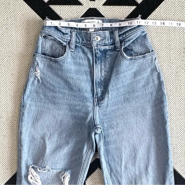Abercrombie & Fitch Curve Love 90s Ultra High Rise Straight Ripped Jeans Size 25 - Image 4