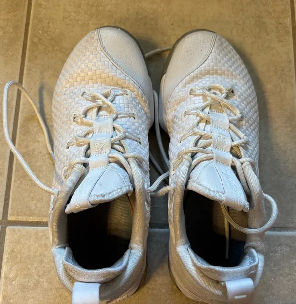 Used women’s Nike ZOOM 8 - Image 2