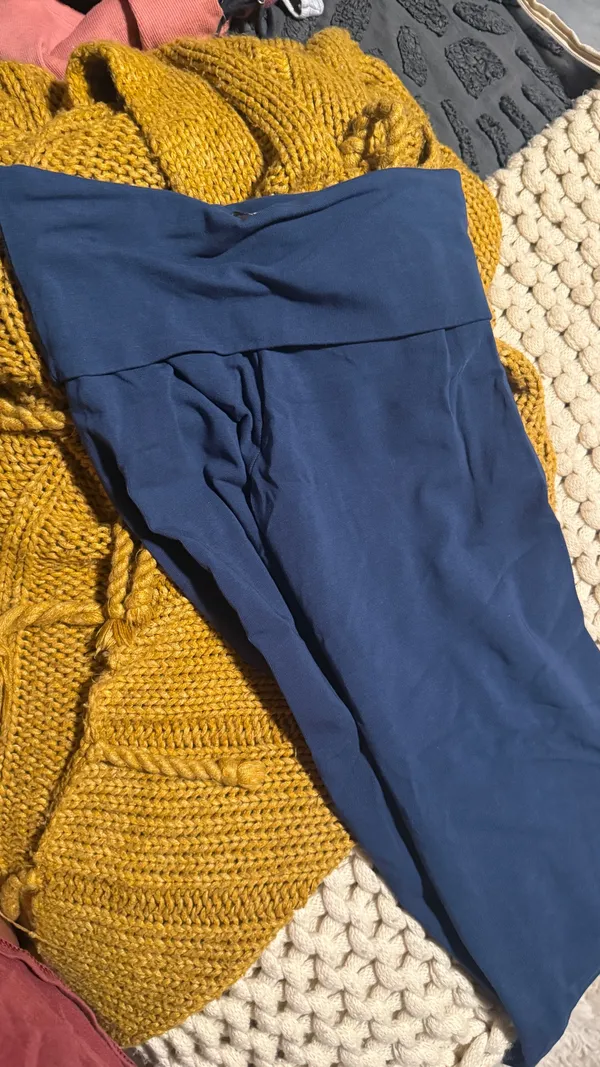 Brandy Melville Priscilla Pants Navy Blue - Image 4