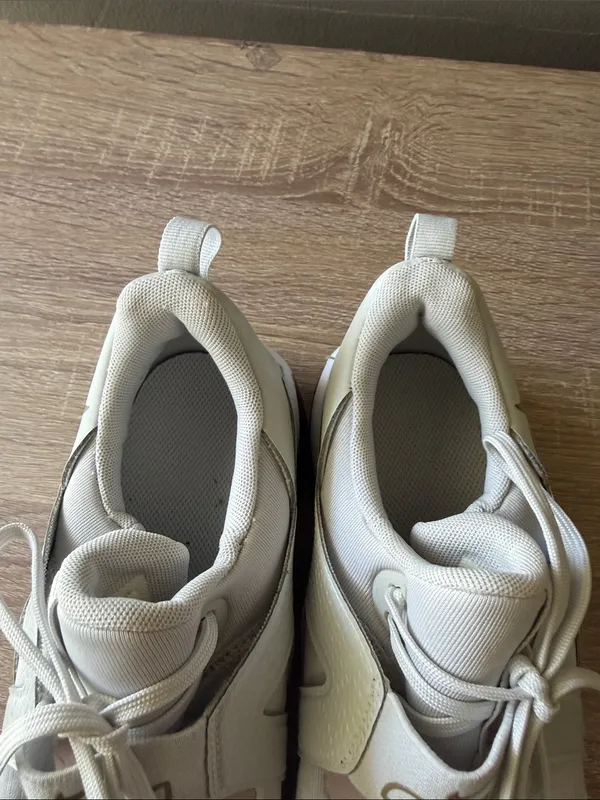 Nike Women’s Airmax Slip-On Sneakers in Ivory with Rose Accents 7.5 Preowned - Image 7