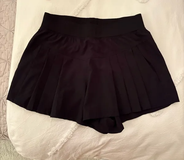 Halara Pleated Shorts - Image 2