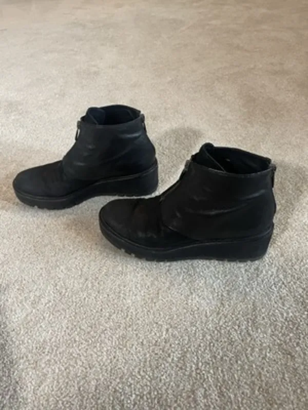 Eileen Fisher Casey Tumbled Nubuck Wedge Bootie‎ Size 6 - Image 4