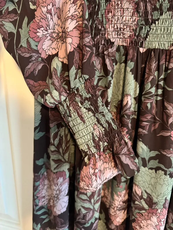 Boutique Lon sleeve maxi dress - Image 4