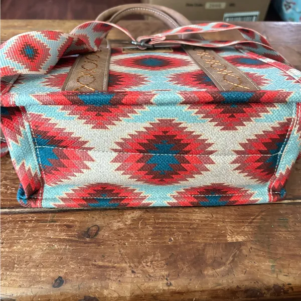 Wrangler Women's Aztec Pattern Tote Bag NWOT - Image 6