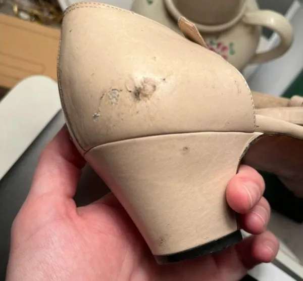Salvatore Ferragamo Beige Leather Heels Made in Italy - Image 11