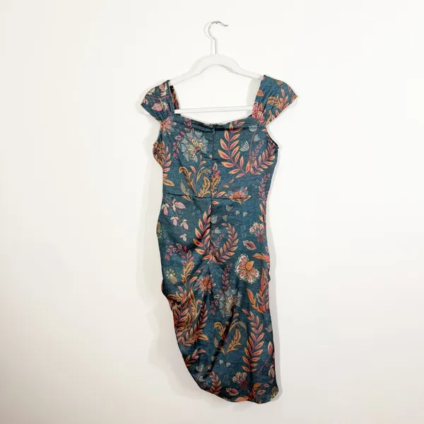 Averie Halley Ruched Midi Dress Floral Small - Image 5