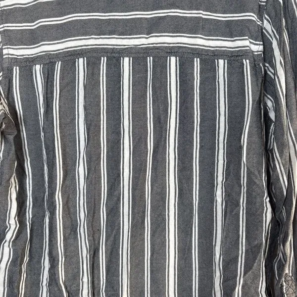 American Eagle Oversized Fit Grey And White Striped Button Shirt Women’s Medium - Image 13