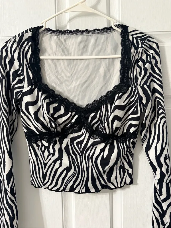 SHEIN Black & White Zebra Lace-Trim Long Sleeve Crop Top - Image 2