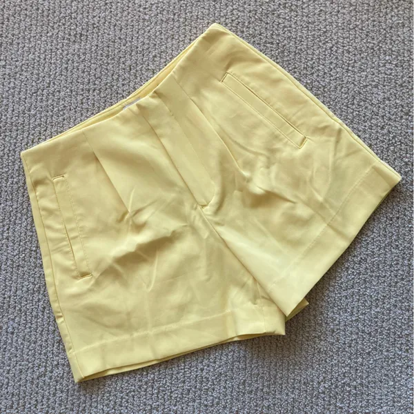 A New Day Bright Yellow Pleated Shorts High Rise Tailored Size 4 Pocket Like New - Image 5