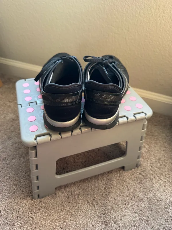 Nike Running Shoes Silver and Black Size 7 - Image 3