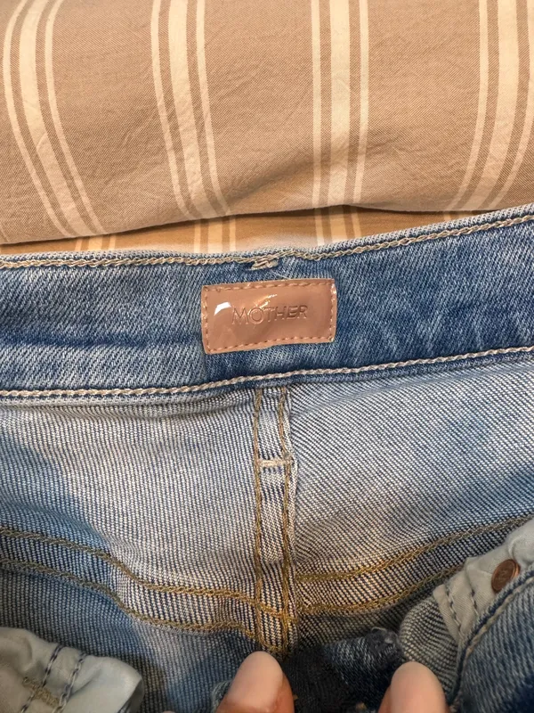 MOTHER The Rambler Denim Zip Flood Jeans - Image 4