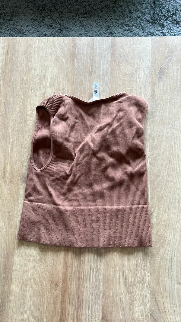 Pitaya cropped seamless v-neck top - Image 3