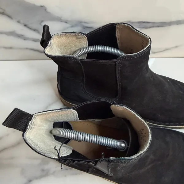Clarks Wmns Black Leather Desert Peak Chelsea Boots Sz 7.5 Classic Closet Staple - Image 4