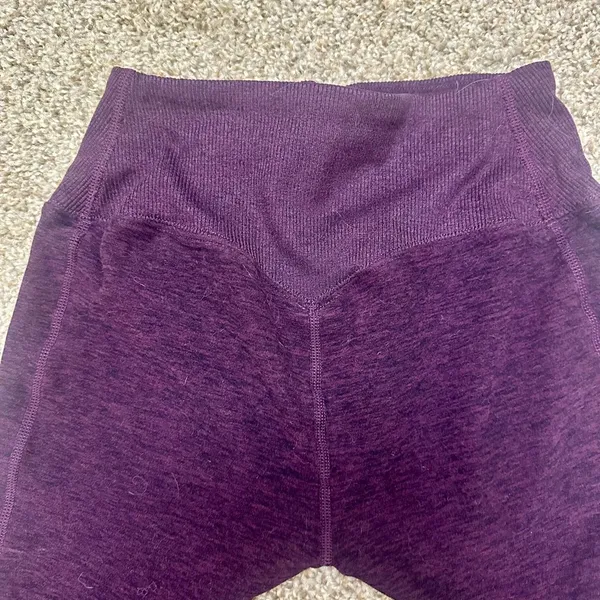 ALO Yoga Purple Leggings - Image 5