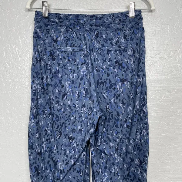 Athleta Women 2 Blue Avenue Printed Wide Leg Crop Pants Lightweight Athleisure - Image 7