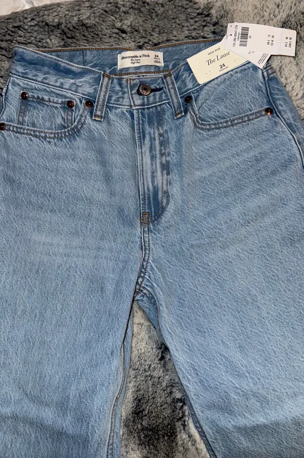 Abercrombie high rise Loose Jean - Image 6