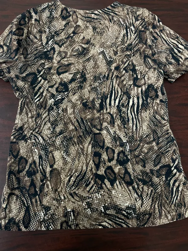 Landau Snake Skin Print V-Neck Scrub Top Size Small - Image 3