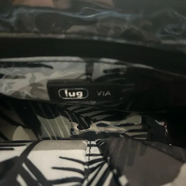Lug Via Matte Leather Cosmetics Makeup Bag Black - Image 5