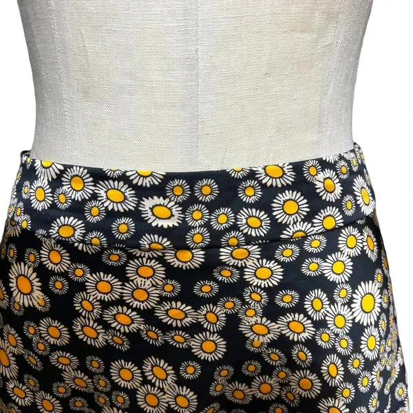 Free People Phoebe Daisy Print Mini Skirt Black Orange Size 2‎ - Image 3