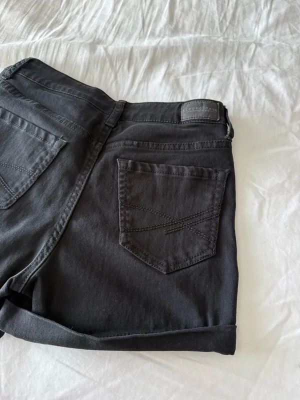 Black Solid High Waisted Midi Shorts - Image 4
