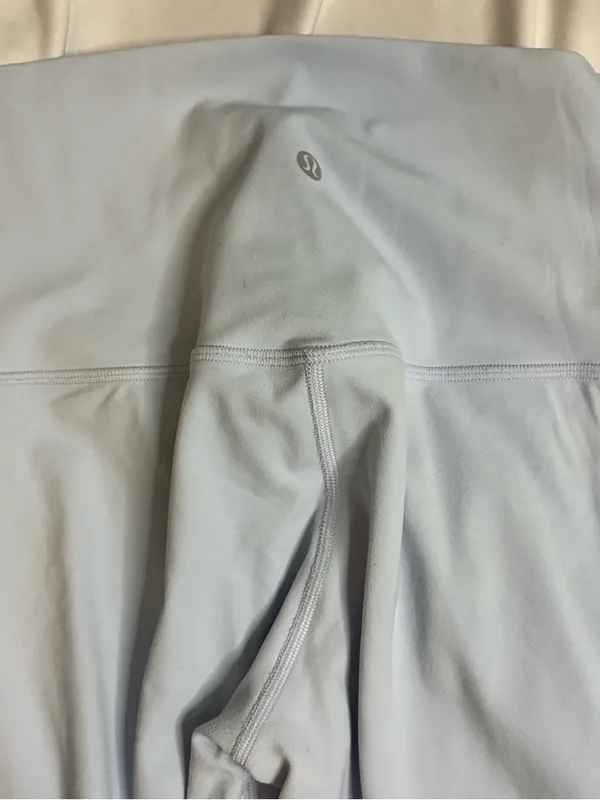 Lululemon no line align size 8 has bleach stain - Image 3