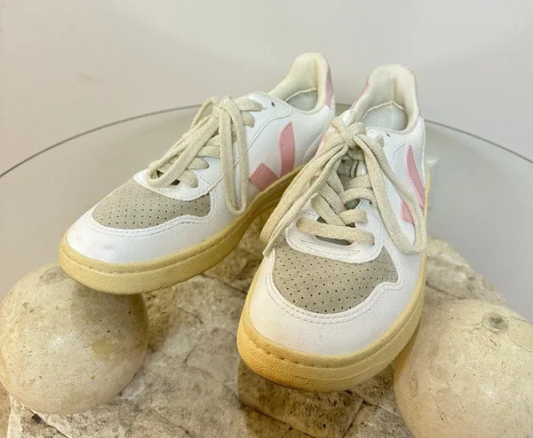 VEJA V-10 CWL Vegan Leather Sneaker in White/Petale Pink Size EU 37/US 6 - Image 3