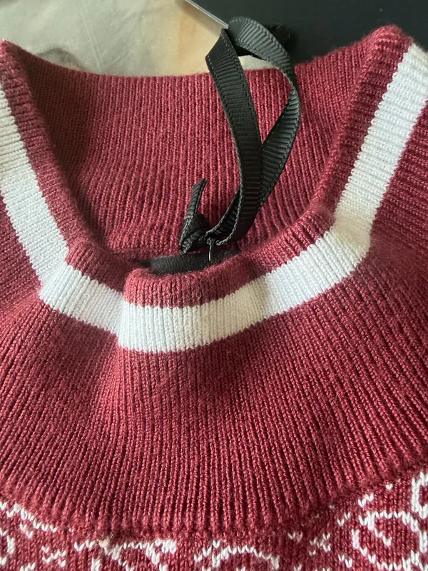 GUESS Modern Works Women’s Mock Neck Sweater Burgundy White Size M NWT - Image 5