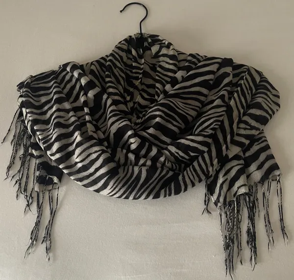 New York & Company Zebra Print Scarf w/ Fringe 🦓 - Image 2