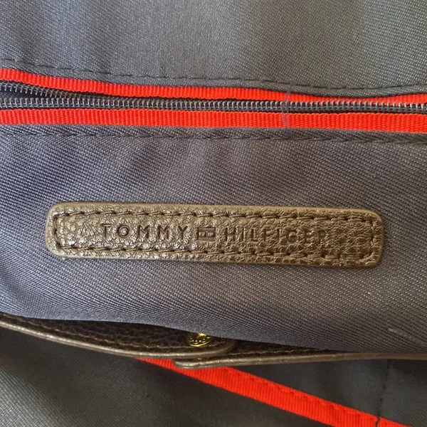 Used Tommy Hilfiger purse - Image 14