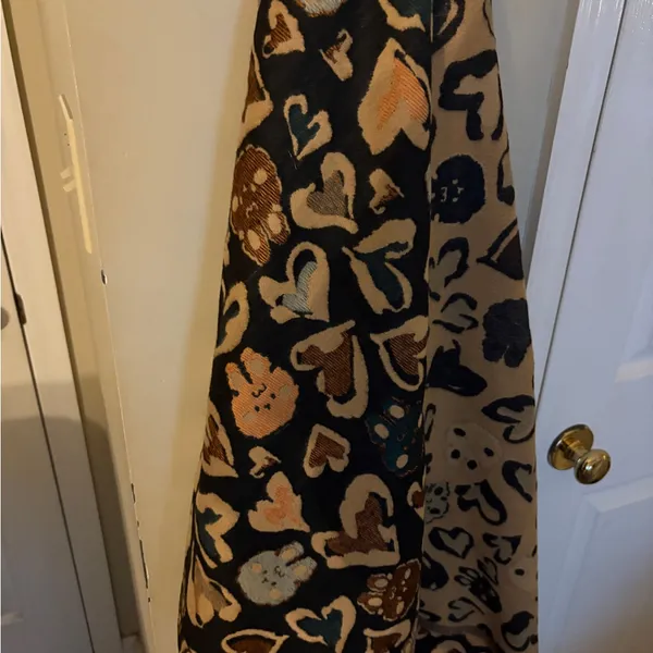 100‎ percent cashmere shawl with hearts and bunny’s - Image 3